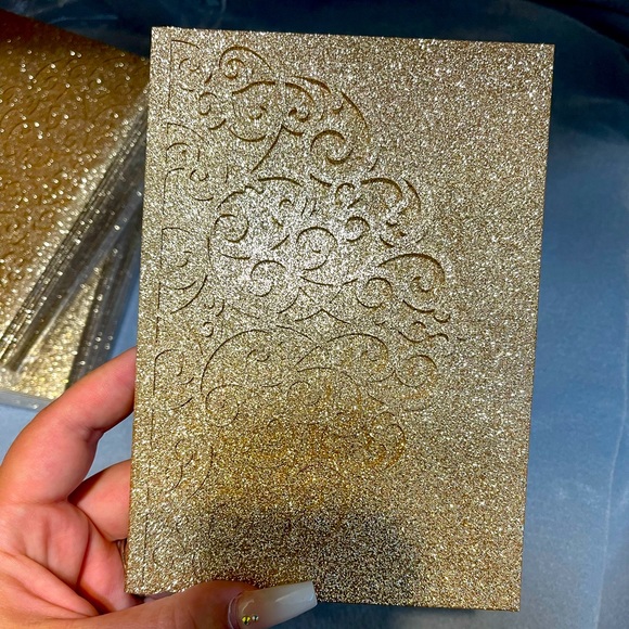 Laser cut trifold gold glitter invitation envelope - Picture 4 of 9